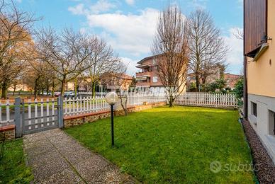 APPARTAMENTO IN BIFAMILIARE CON INGRESSO INDIPENDE