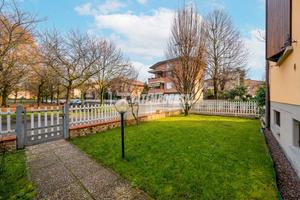 APPARTAMENTO IN BIFAMILIARE CON INGRESSO INDIPENDE