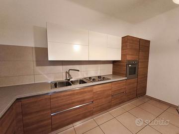 Cucina completa di elettrodomestici