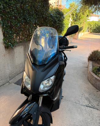 Yamaha xmax 250
