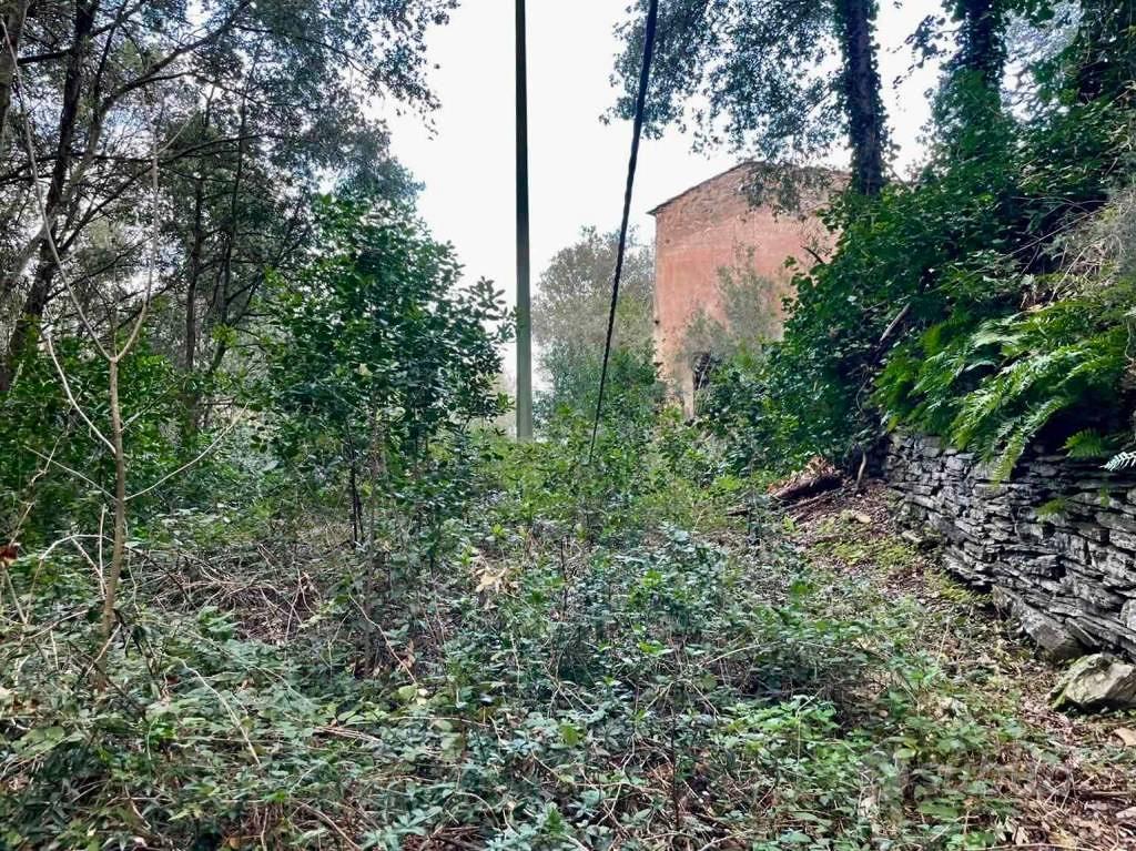 Rustico / Casale di 170 m² con più di 5 locali a R - Vista 2