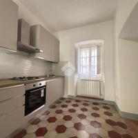 5 LOCALI A SARZANA
