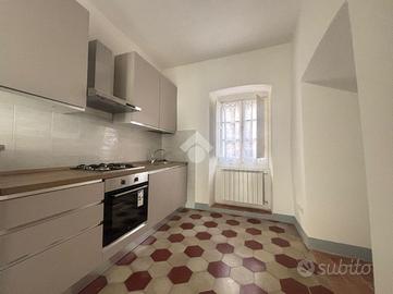 5 LOCALI A SARZANA