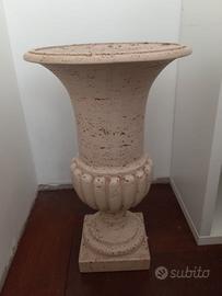 Vaso in Travertino– Eleganza classica e materica