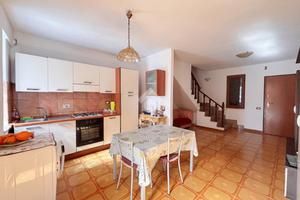 VILLA A SCHIERA A ANZIO