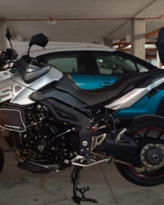 moto Triumph Tiger 1050 sport