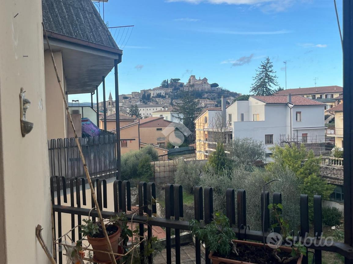 3 LOCALI A AMELIA - Vista 2