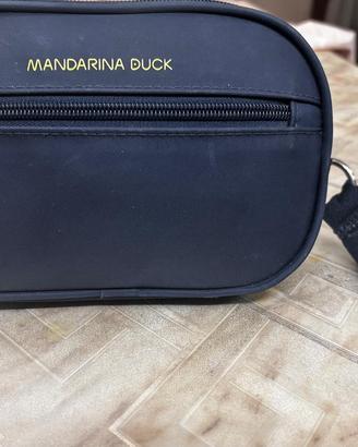 Pouchette Mandarina Duck