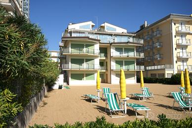 Jesolo Fronte mare piano terra c.a 100 mq