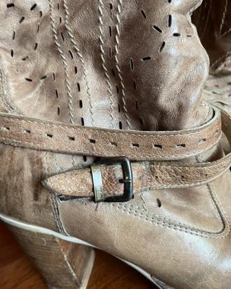 Stivaletti estivi in vera pelle Nero Giardini