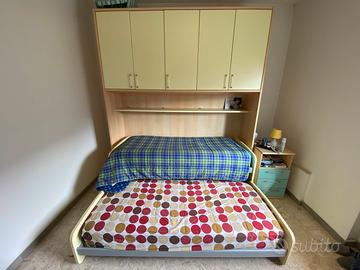 Armadio a ponte con due letti