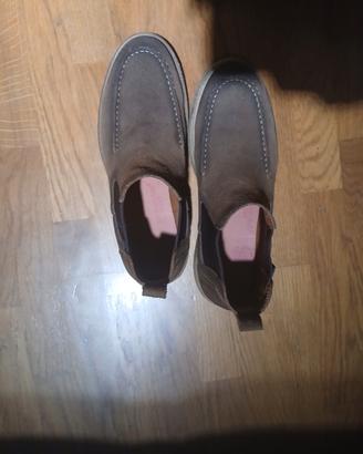 Scarpe Solo Soprani 
N43 camoscio nuove 