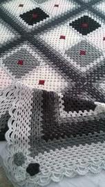 coperta a quadri colorati ad uncinetto 