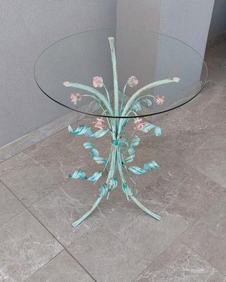 Tavolino con tre lampade decorati