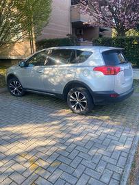 Toyota Rav 4 grigio metallizzato diesel