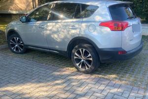 Toyota Rav 4 grigio metallizzato diesel