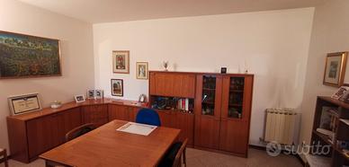 Salotto ad angolo in legno 