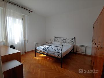 Camera grande per studentessa università a Ferrara