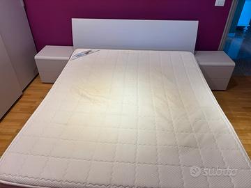 Matrimoniale+materasso+comodini