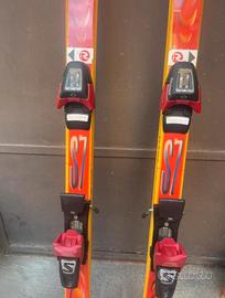 Scii Dynastar S7 con attacchi Salomon