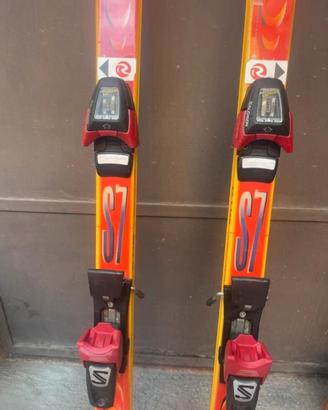 Scii Dynastar S7 con attacchi Salomon