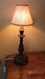 Lampada da tavolo o comodino antica in legno