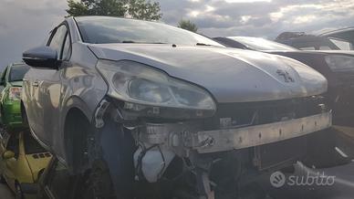 Peugeot 208 1.4  turbo diesel del 2014 X ricambi