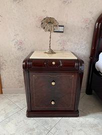 Camera da letto vintage in legno e marmo