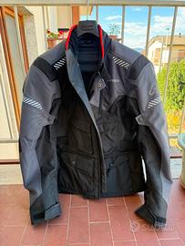 Giacca Acerbis e pantaloni Dainese moto