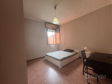 Spaziosa camera singola vicina al centro