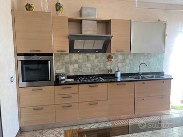 Cucina completa, di elettrodomestici