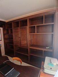 libreria lavorata da un artigiano di cerveteri