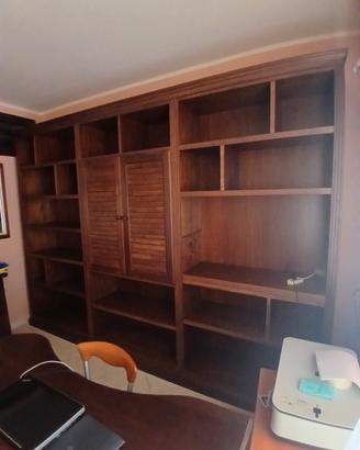 libreria lavorata da un artigiano di cerveteri