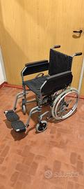 Sedia a rotelle ad autospinta per passaggi stretti