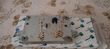 serratura porta blindata con 3 chiavi