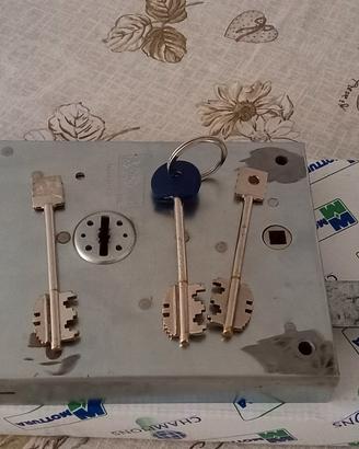 serratura porta blindata con 3 chiavi