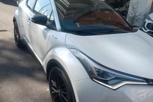 Toyota ch-r del 2018 immacolata bianco perla neanc