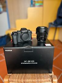 Fujifilm X-S10 + Fijifilm 18-55mm f2.8-4 +batterie