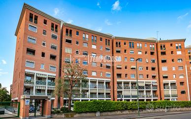 Ampio quadrilocale doppio servizio con box auto do