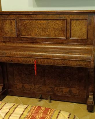 Pianoforte verticale antico