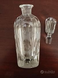 Splendida bottiglia vintage da liquore. 