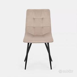 8 sedie nuove ancora impacchettate.