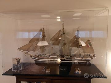 Teca espositiva in plexiglass