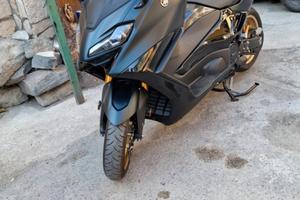 TMAX 560