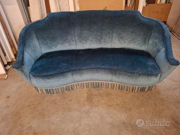 DIVANO IN VELLUTO BLU

