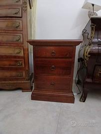 Coppia comodini stile antico