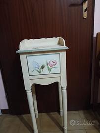 mobiletto in legno