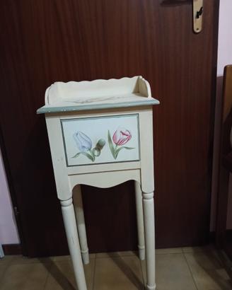 mobiletto in legno