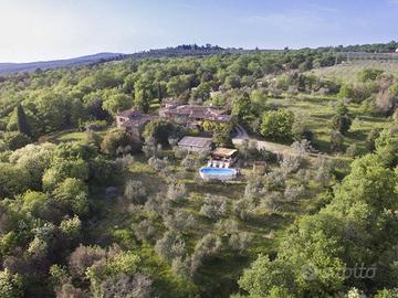 Rustico / Casale di 230 m² con più di 5 locali e b