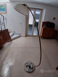 Lampada ad arco con base in marmo 